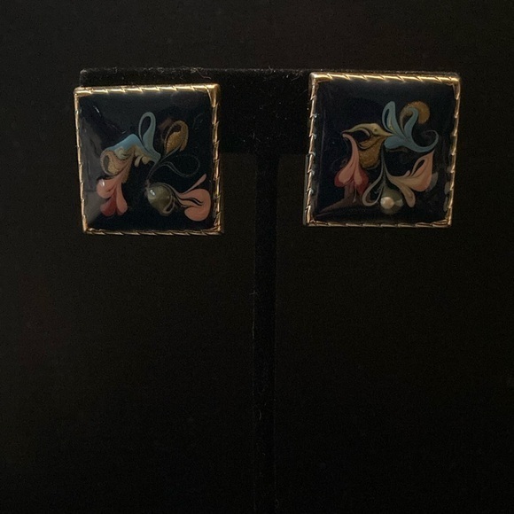 Jewelry - Floral Square Earrings clip on